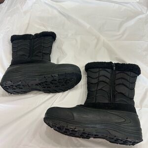 Womens Black Insulated Snow Boots with Side Zipper